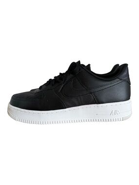 Nike Air Men’s Black Leather Low-Top Sneakers with White Sole EUC